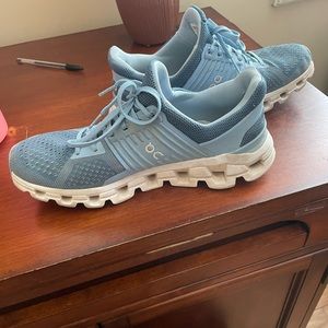 On cloud tennis shoes